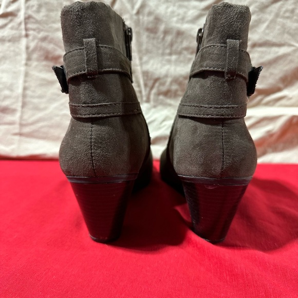 Solanz Brown Boots - Picture 4 of 9